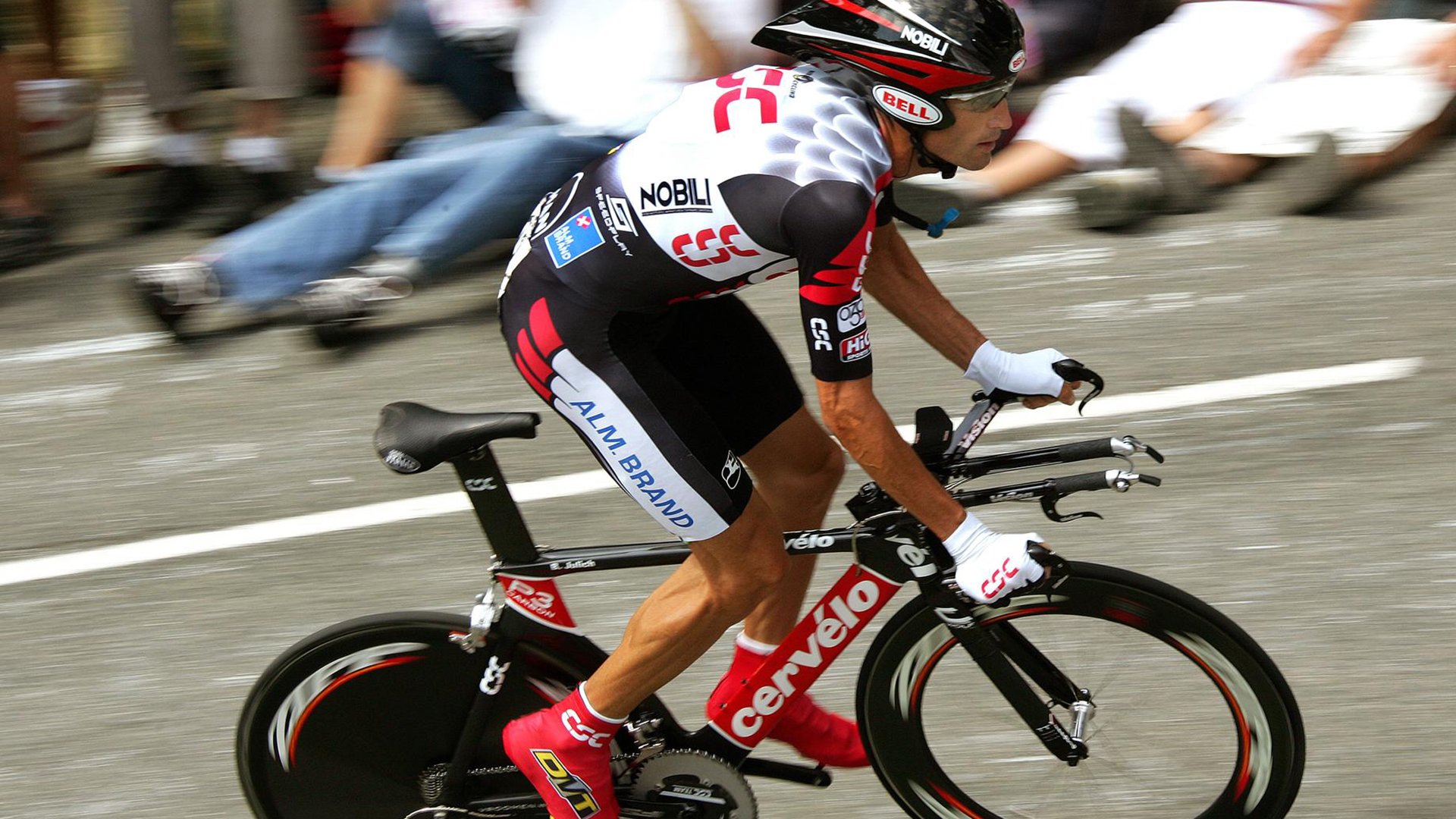 英超“超级周”赛事精彩纷呈，吸引众多关注，英超周刊