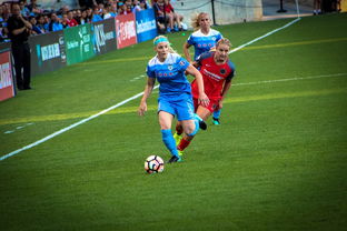 职业乒乓球联赛吸引大量社会关注，职业乒乓球员与业余的比赛视频