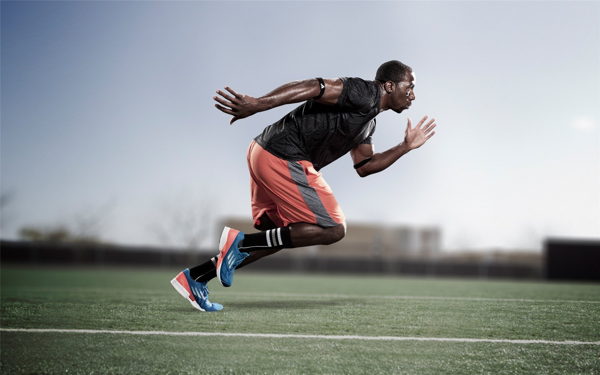 大学生足球赛激烈开打,校园掀起运动热潮,大学生足球联赛视频